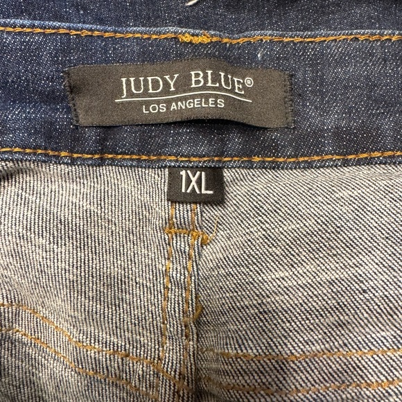 Judy Blue distressed denim Bermuda length shorts, size 1X, gently used condition - Picture 3 of 10